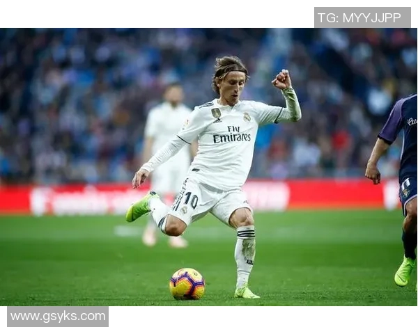 莫德里奇足球明星的辉煌历程与他在赛场上的传奇表现 莫德里奇足球明星的辉煌历程与他在赛场上的传奇表现