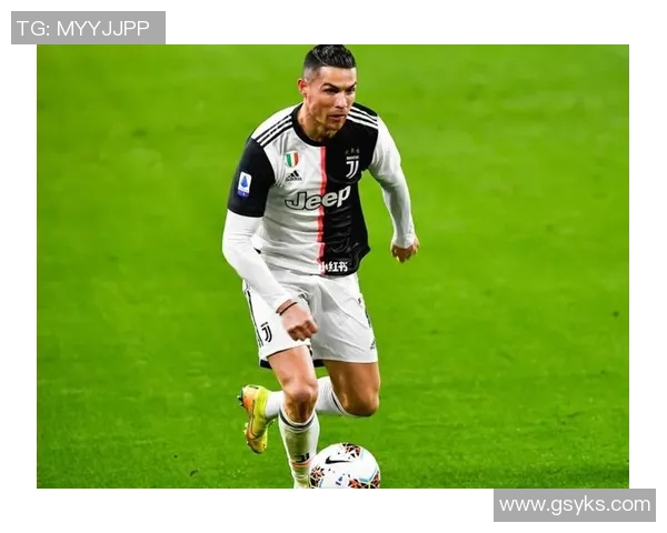 足球明星收藏品的魅力与价值探秘让你领略球场之外的精彩世界 足球明星收藏品的魅力与价值探秘让你领略球场之外的精彩世界